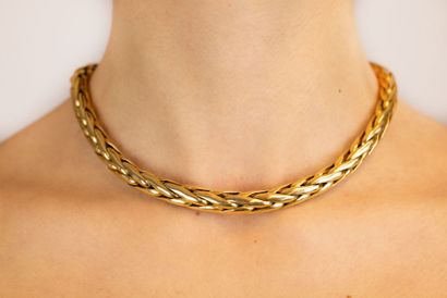 Collier en or jaune (750) à maille palmier...