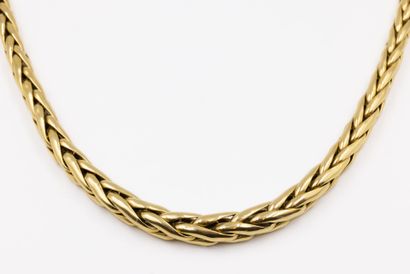 Collier à maille palmier en or jaune (750).
Fermoir...
