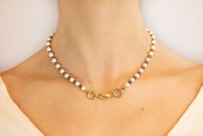 Collier alterné de perles de cultures blanches...