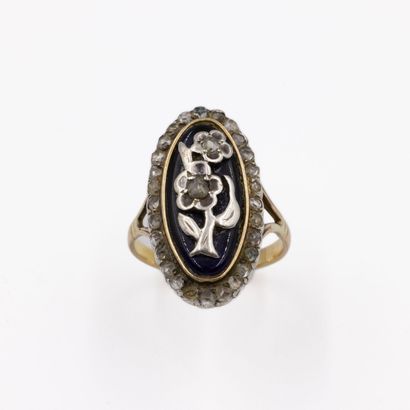 Bague marquise en or jaune (750) et argent...