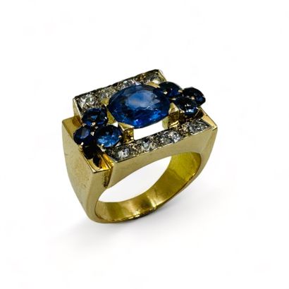 Bague chevalière en or (750) partiellement...