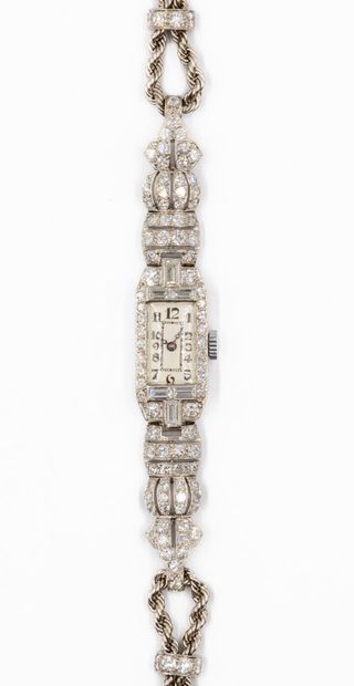 Montre de dame en or gris (750).
Boîtier...