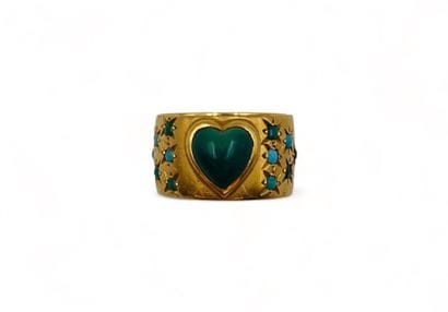 Bague en or jaune (750) centrée d'une turquoise...