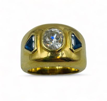 Bague en or jaune (750) centrée d'un diamant...