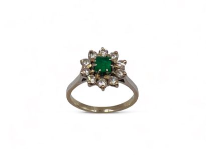 Bague marguerite en or gris (750) centrée...