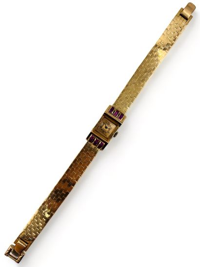 MOVADO
Montre bracelet de dame en or jaune...