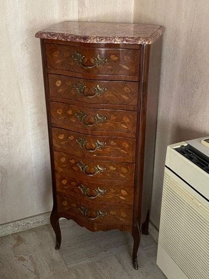 Veneer week chest opening by two drawers...