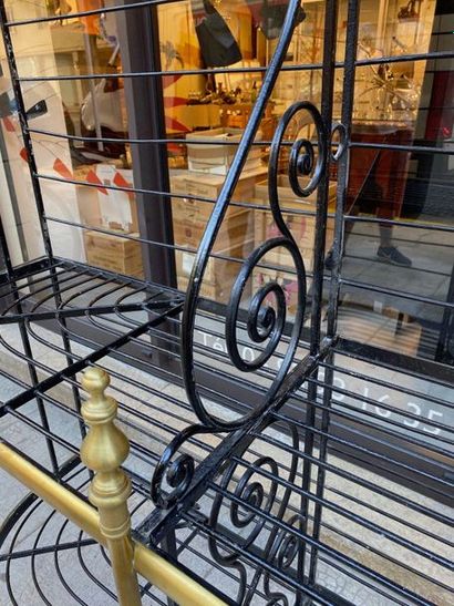 Baker's shelf

Black wrought iron and brass...