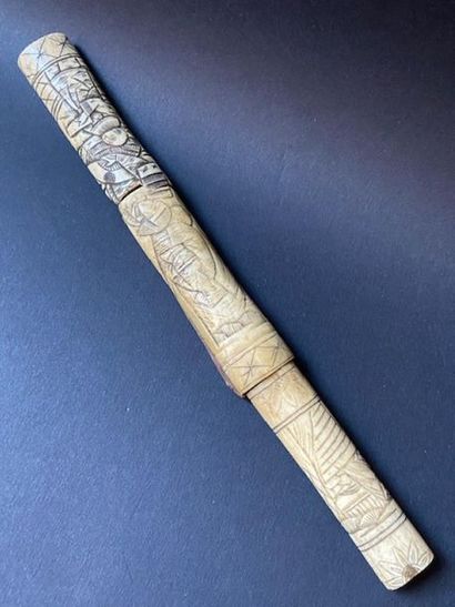 Knife with bone garnish

China

L : 31 c...
