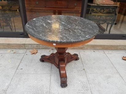 Circular pedestal table with baluster foot...