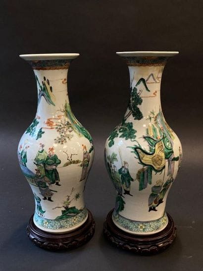 Pair of China porcelain vases green family

Sign...