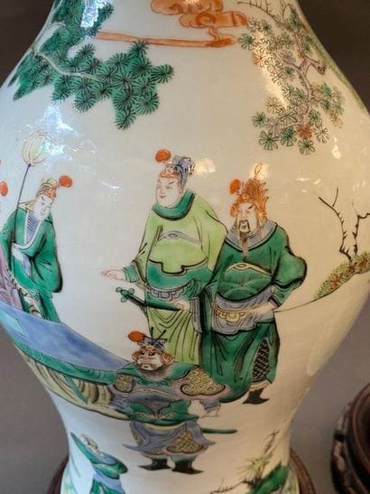 Pair of China porcelain vases green family

Sign...