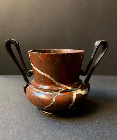 Small porphyry and bronze vase

Neoclassical...