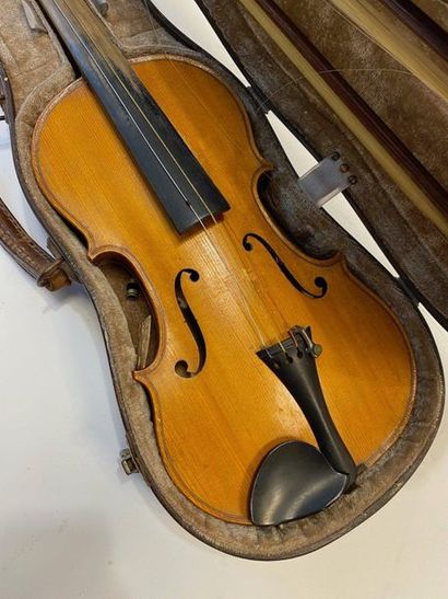 Violin, copy of Stradivarius
L: 59 cm
In...