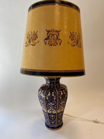 GIEN

Lamp base model renaissance blue background...