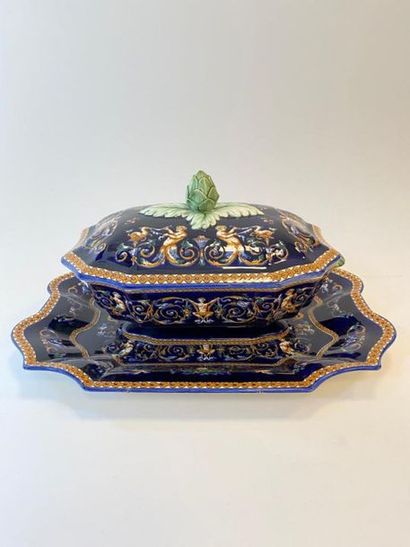 GIEN

Covered vegetable dish and its tray...