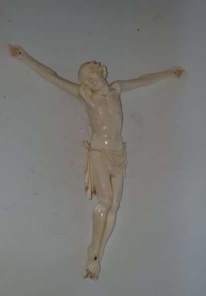 Christ en ivoire sculpté

Porte une signature...