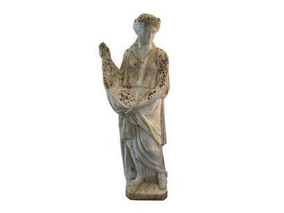 Sculpture en marbre figurant une femme en...