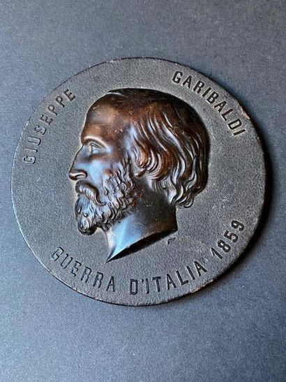 Médaille en bois durci représentant Garibaldi...