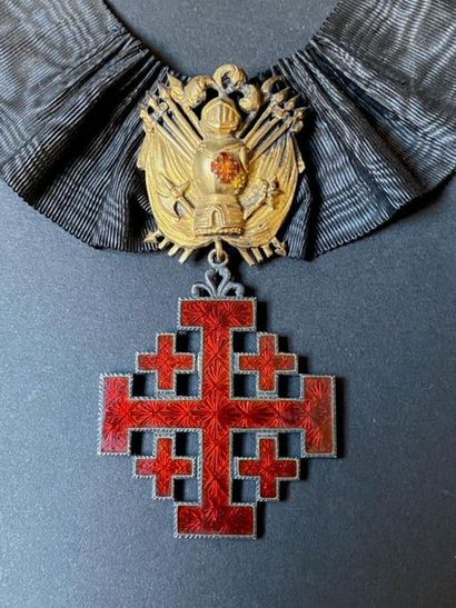 Médaille du Vatican en métal émaillé rouge...
