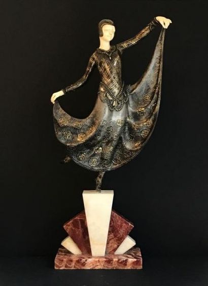 C. RIGAULT 

La danseuse

Epreuve chryséléphantine...