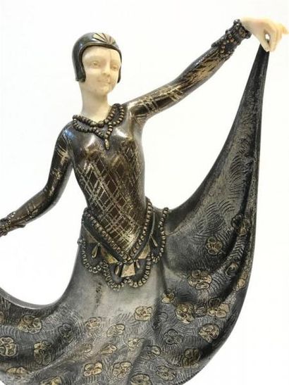 C. RIGAULT 

La danseuse

Epreuve chryséléphantine...