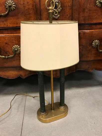 Lampe à deux colonnes en laiton garnie de...
