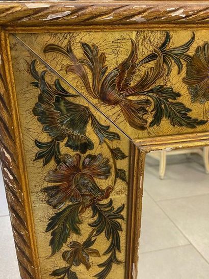 Miroir rectangulaire à cadre en verre églomisé

Années...