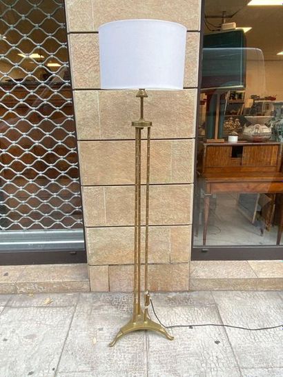 BAGUES, dans le goût de 

Lampadaire en laiton...