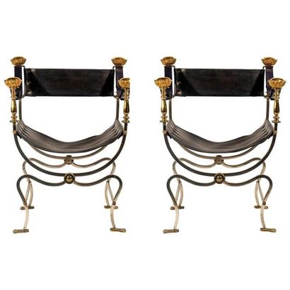 MAISON JANSEN

Paire de fauteuils de forme...