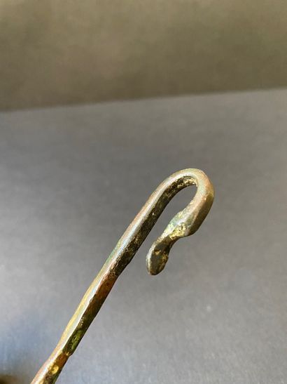 Petite louche rituelle en bronze antique...