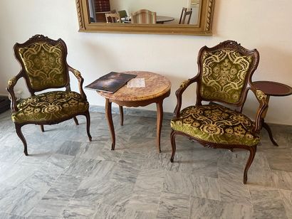 Paire de fauteuils cabriolets de style Louis...