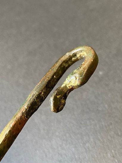 Petite louche rituelle en bronze antique...