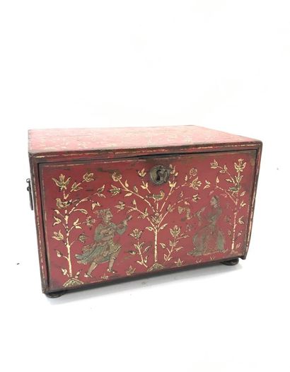 Petit cabinet en bois ouvrant par un abattant...
