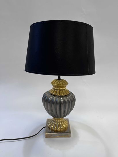 Lampe en métal à motif de godrons argenté...