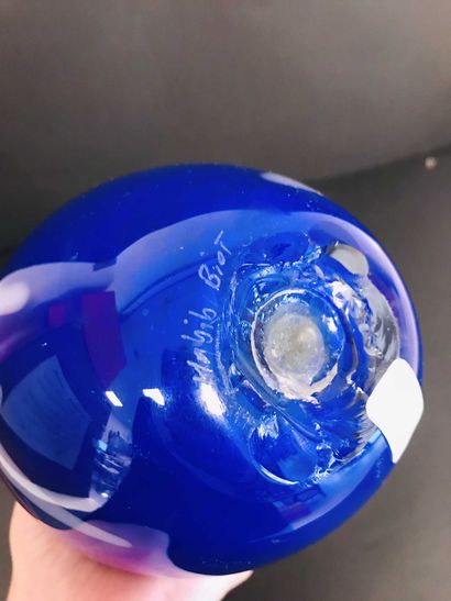 BIOT

Vase en verre bleu signé 