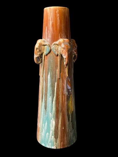 Jean MASSIER (1877-1937)

Vase de forme cornet...