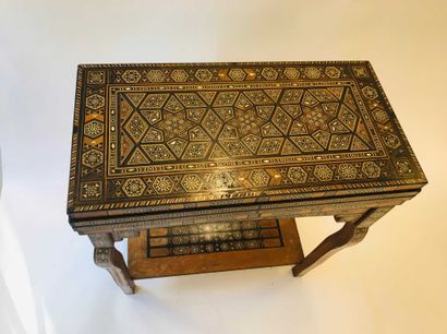 Table à jeux Syrienne dépliante marquetée...