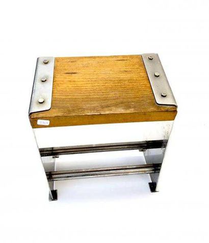 Repose pied d’esprit moderniste en aluminium...