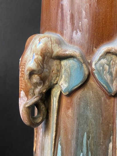 Jean MASSIER (1877-1937)

Vase de forme cornet...