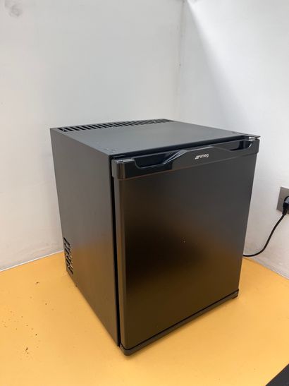 Small refrigerator brand SMEG
49 x 40,5 x...