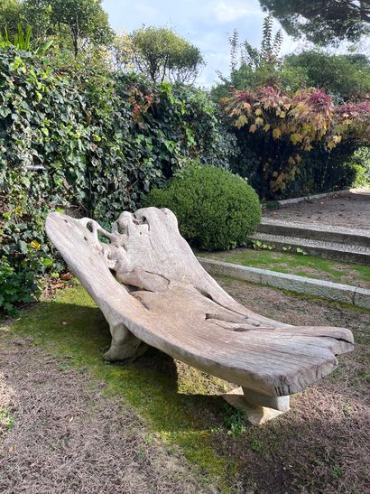 Travail balinais
Importante chaise longue...