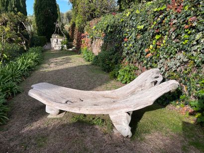 Travail balinais
Importante chaise longue...