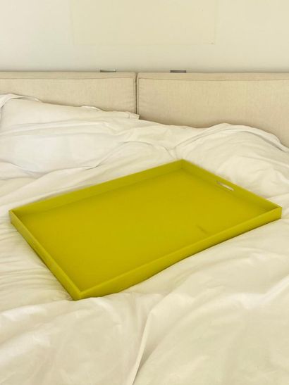 Large tray in green lacquered wood 
80 x...
