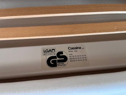 Lit de marque CASSINA composé d’un sommier...
