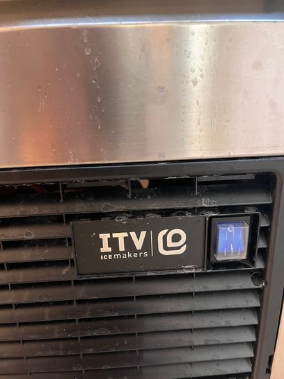 Machine à glaçons en inox « ITV » 68 x 50...