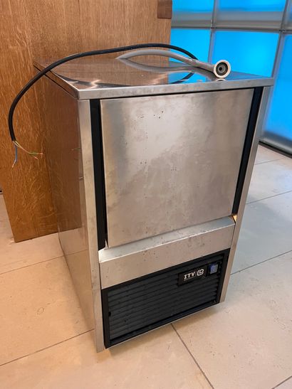 Machine à glaçons en inox « ITV » 68 x 50...