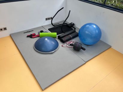 Miscellaneous sports equipment set (sold...