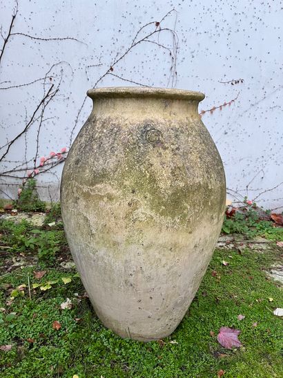 Jarre de Biot de forme ovoide en terre cuite...