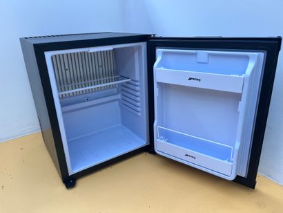 Small refrigerator brand SMEG
49 x 40,5 x...